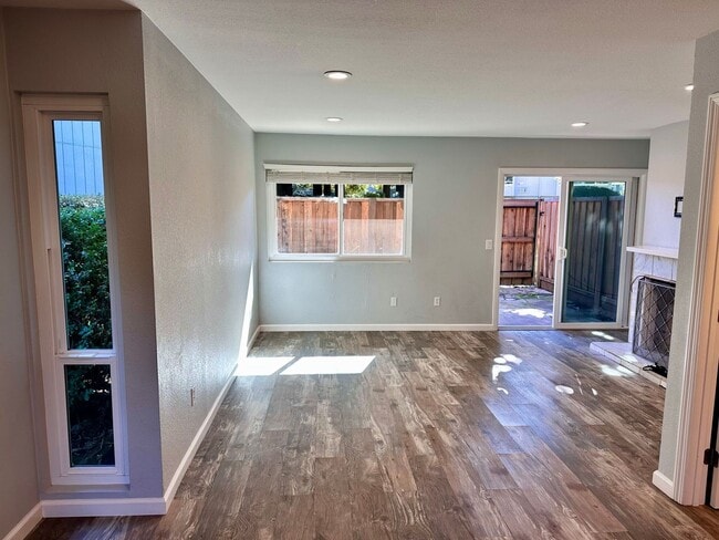 Building Photo - 3 Bed, 2 Bath Home in Rohnert Park