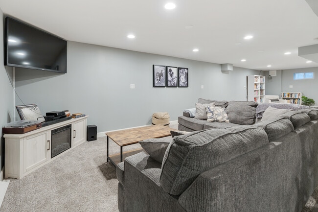 Building Photo - 328 S 14th St