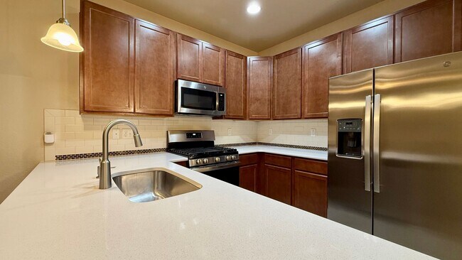 Building Photo - Modern Townhome with Mountain Views in Claremont Ranch