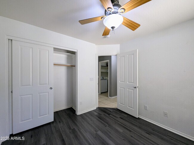 Building Photo - 13959 W Country Gables Dr
