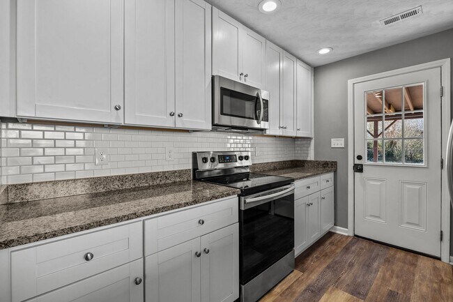 Building Photo - Just Listed for Rent in Virginia Beach!