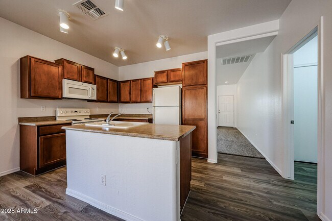 Building Photo - 5318 W Shumway Farm Rd