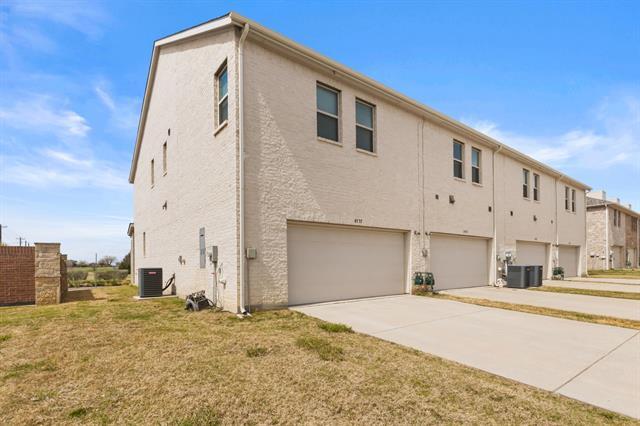 Building Photo - 4937 Barcelona Ave