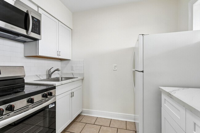 Building Photo - Studio Apartment in Metairie - Central Location off Airline & Causeway!