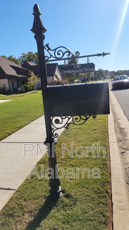 Building Photo - 130 Creekmound Dr