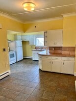 Building Photo - 114 Buell St