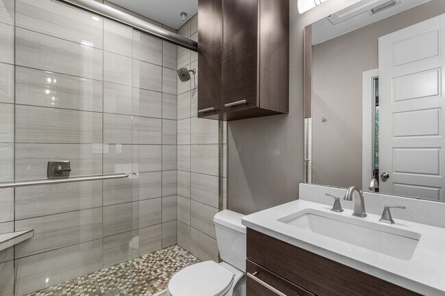 Building Photo - 901 9th St