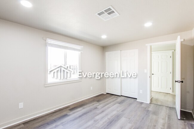 Building Photo - 3526 N Estrella Ave