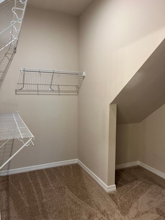 Building Photo - 2601 Pinnacle Ln