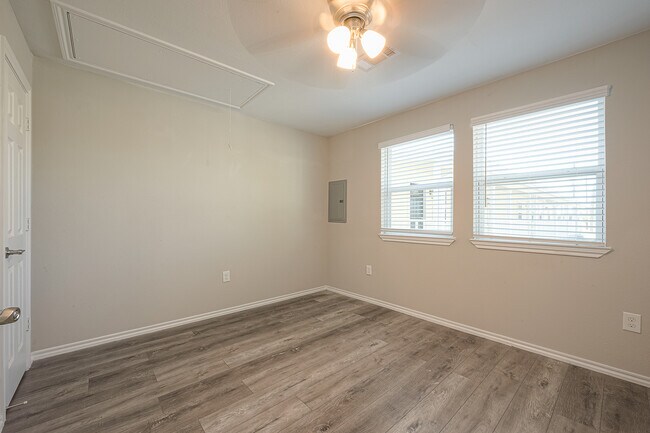 Building Photo - 1547 Garden Rd