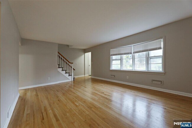 Building Photo - 35-10 Linwood Rd