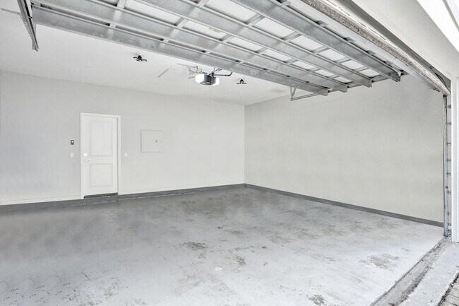 Building Photo - 835 NE 16th Terrace