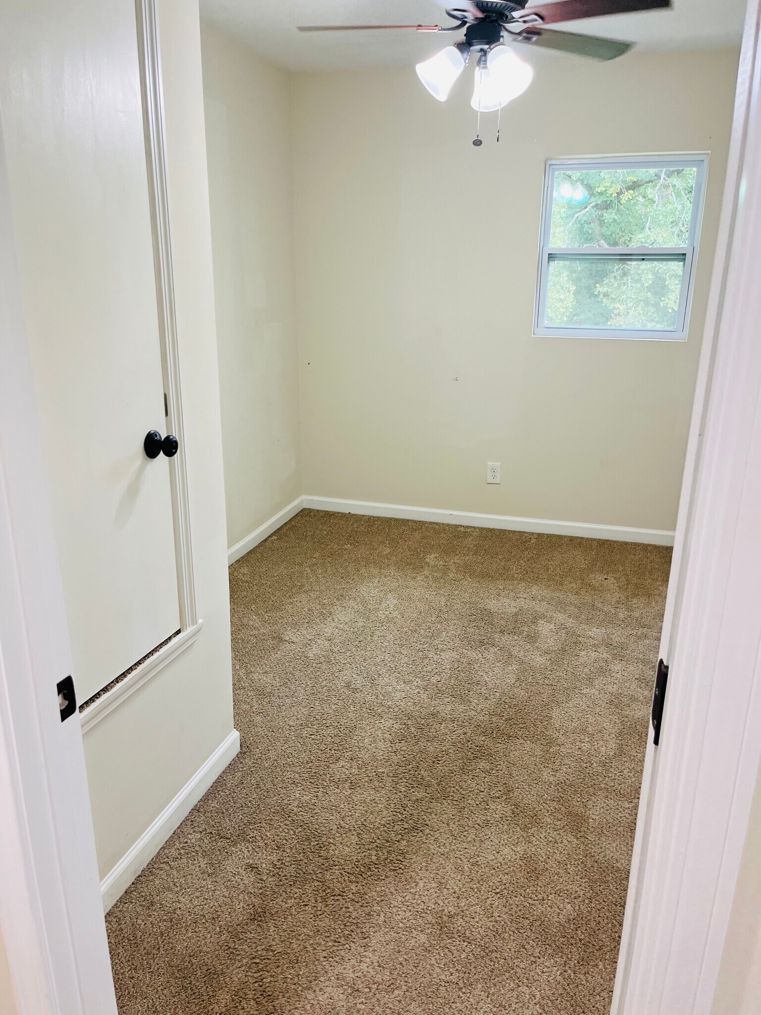 Building Photo - 2270 Miriam Ln