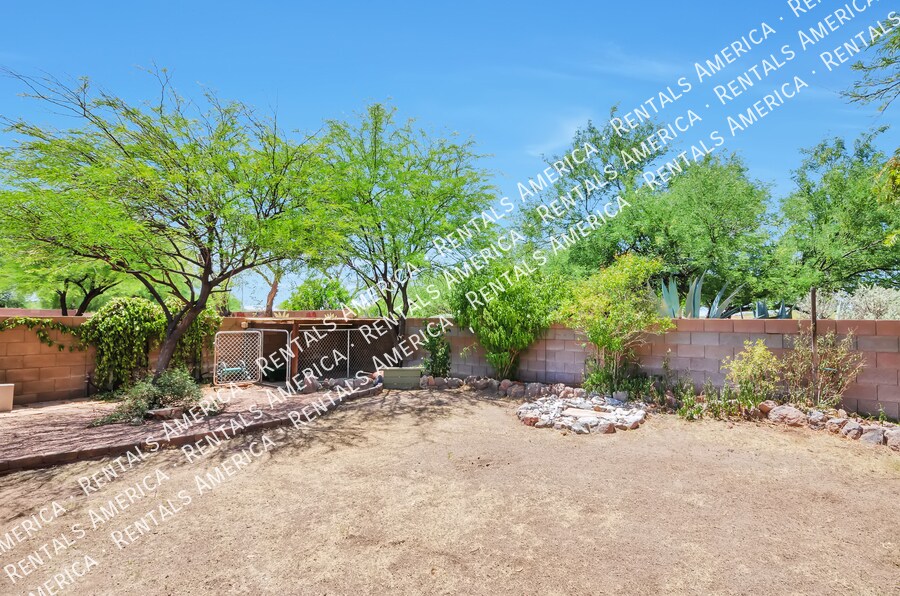 Building Photo - 7620 S Trumpet Vine Ave