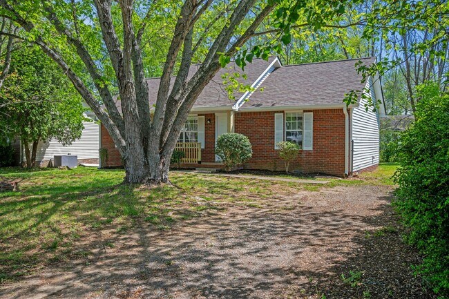 Building Photo - Beautifully Renovated Home!