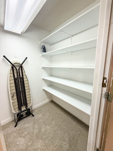 Building Photo - 1702 Garrison Pl