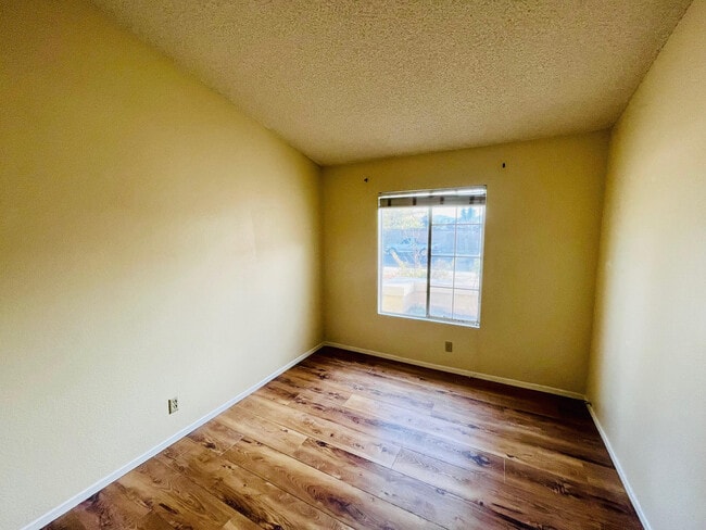 Building Photo - 5325 Adobe Dr