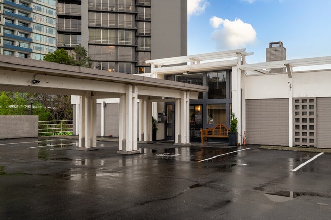 Building Photo - 1600 43rd Ave E