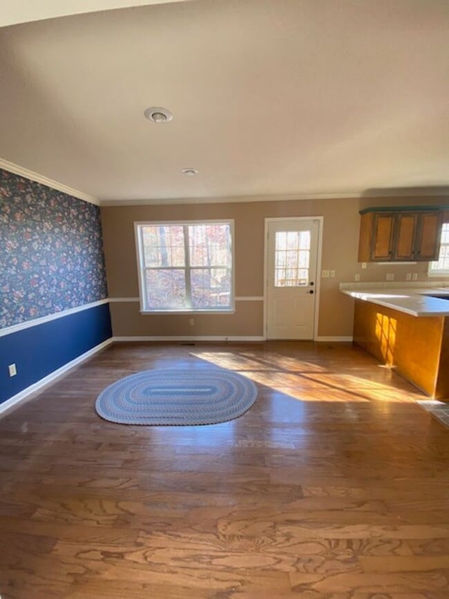 Building Photo - 4 bedroom 3.5 bath house