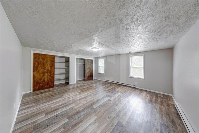 Building Photo - 1102 Worcester Ave