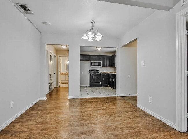 Building Photo - Cute 4 Bedroom close to Texas Tech