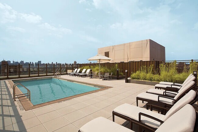 Building Photo - 1280 Fifth  apt. 15B