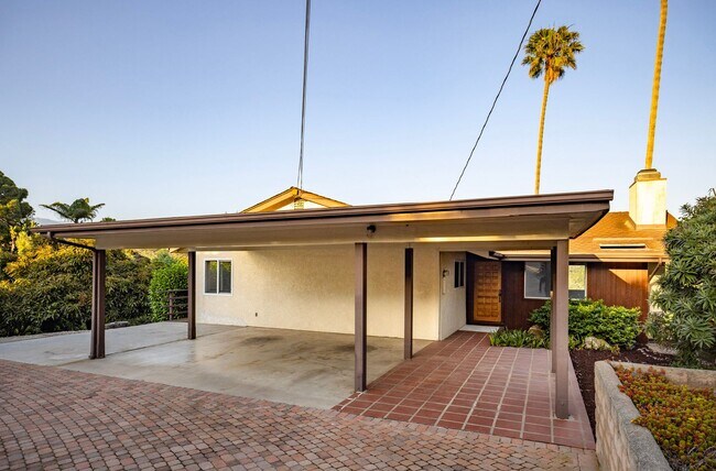 Building Photo - Coastal cottage in prime location and exceptional views!