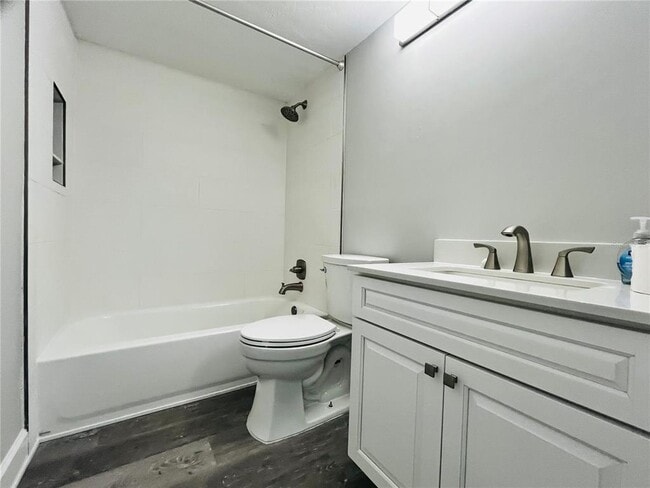 Building Photo - 6490 Cape Hatteras Way NE