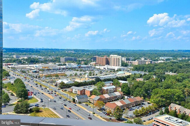 Building Photo - 3701 S George Mason Dr