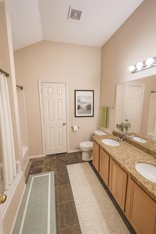 Building Photo - 2222 Spruce Cir