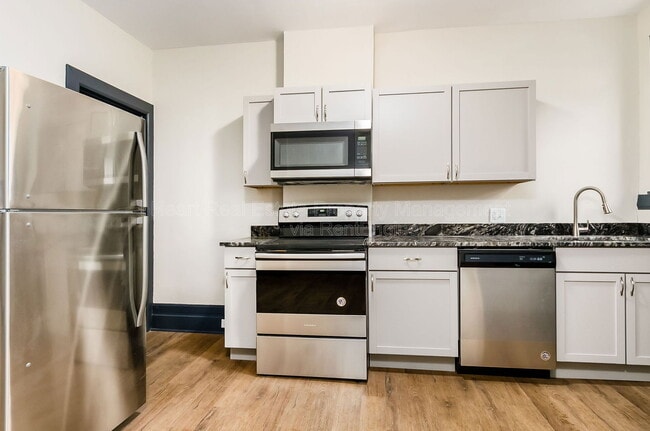 Building Photo - 1044 Sullivant Ave