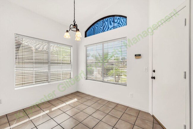 Building Photo - 1284 W Kingbird Dr