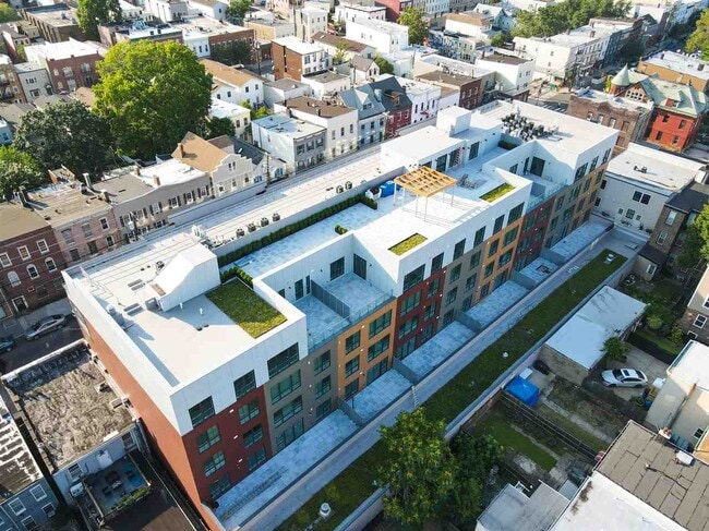 Building Photo - 418 Palisade Ave