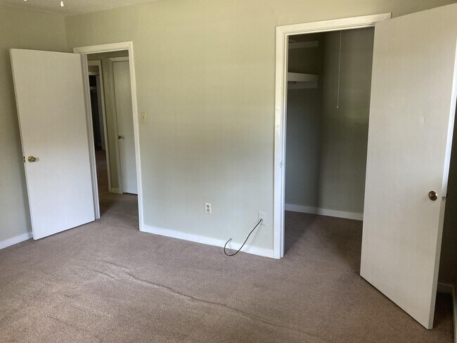 Building Photo - 1318 Plantation Blvd