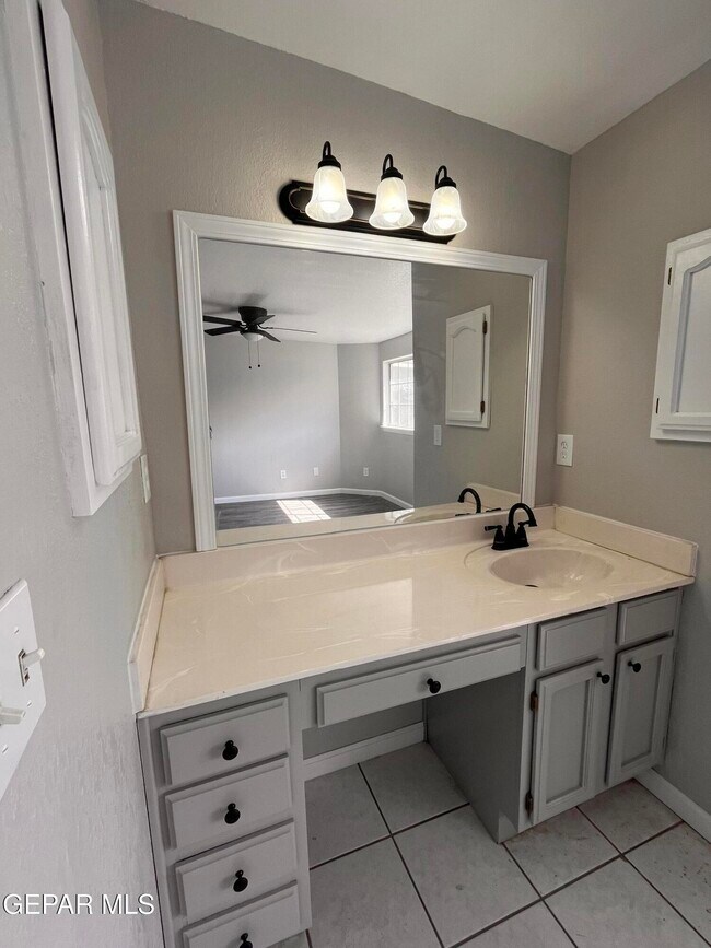 Building Photo - 2325 Ken Venturi Ln