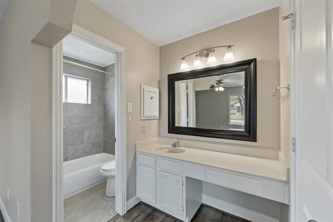 Building Photo - 119 Wood Hollow Dr