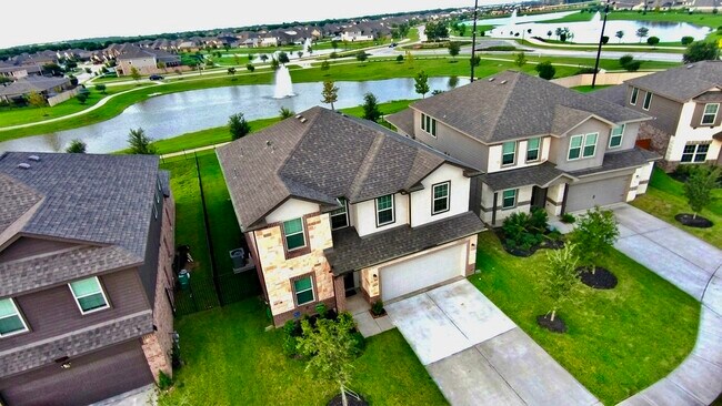 Building Photo - 1523 Alpine Dr