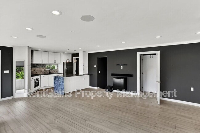 Building Photo - 5084 Atlantic View