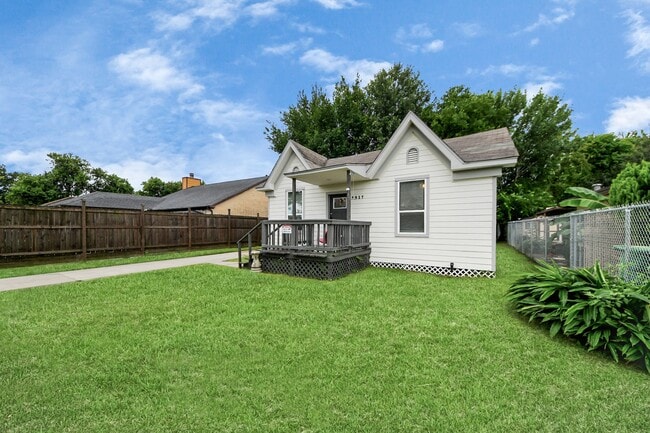 Building Photo - 6917 Rook Blvd