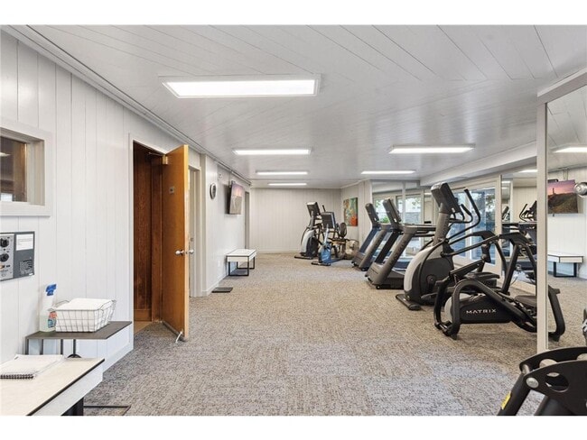 Building Photo - 66 9th St E