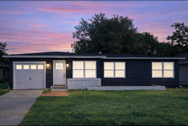 Building Photo - 6315 Thrush Dr