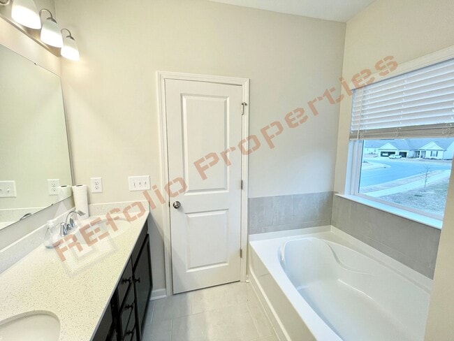 Building Photo - 924 Arlington Wood St