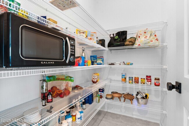 Building Photo - 4556 Pine Ridge Pkwy