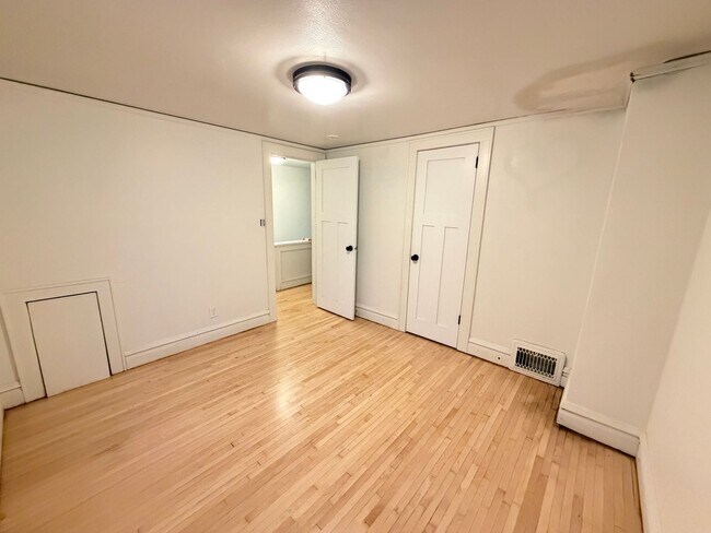 Building Photo - 1301-1303 Hammond Ave