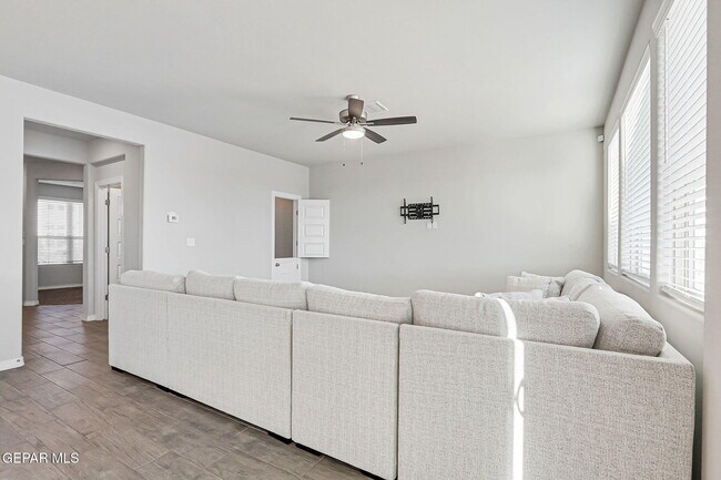 Primary Photo - 13130 Oakhampton Ave