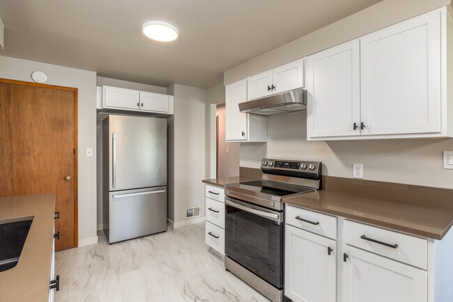 Building Photo - 3011 W Dalke Ave