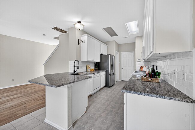 Building Photo - 16855 Carrollton Creek Ln