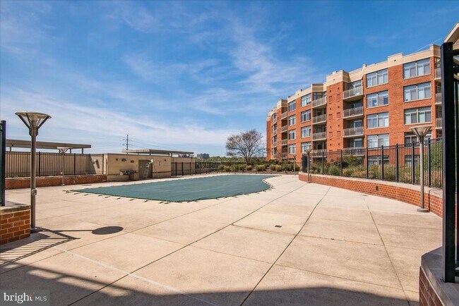 Building Photo - 3600 S Glebe Rd