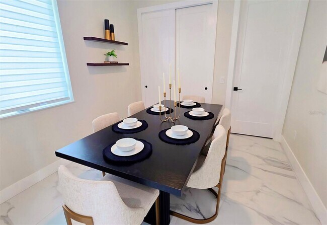 Building Photo - Bold Sarasota Bay Luxury Custom Home, 5 beds/4 baths, Private pool.