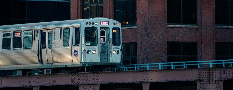Building Photo - 112 W Hubbard St